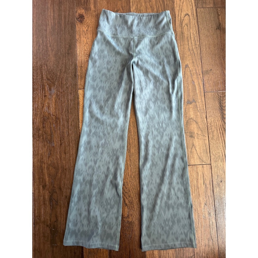 Thrive Societe Womens Flare Yoga Pants Sage Green Leopard Print Size M T24L141